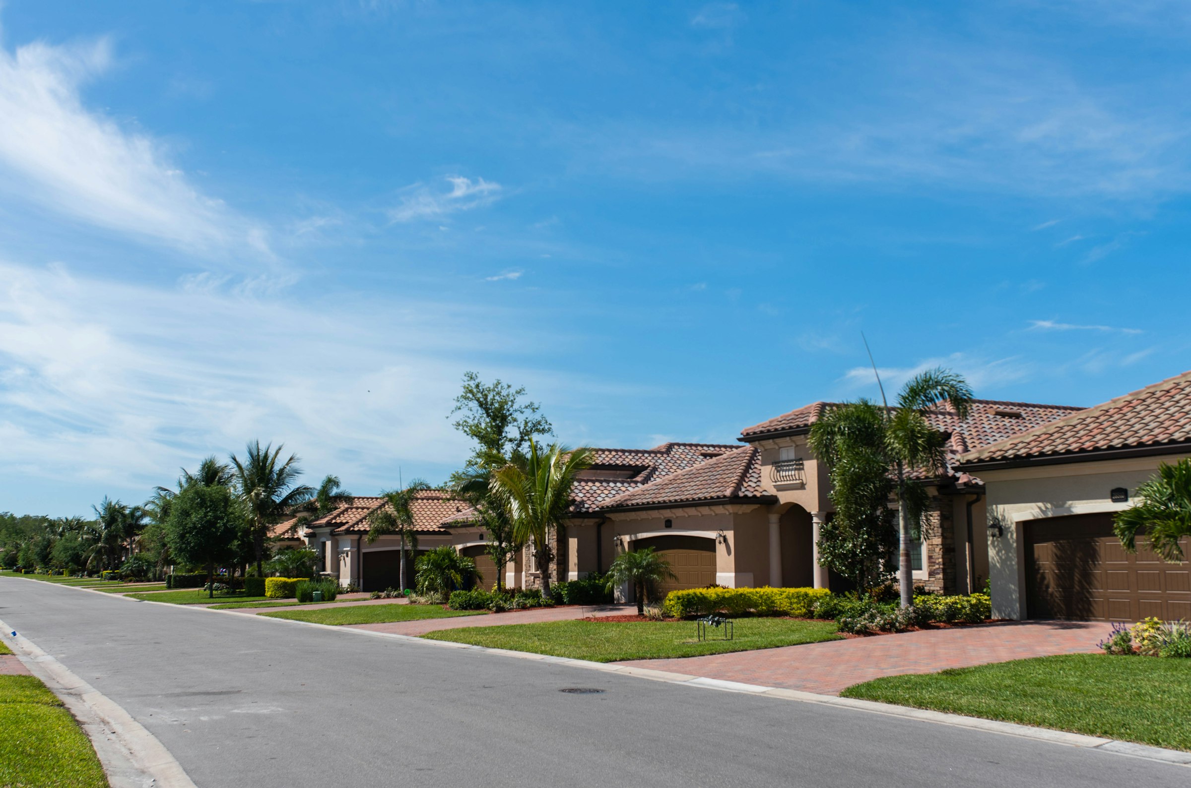 South Florida homes with tile roofs and palm trees